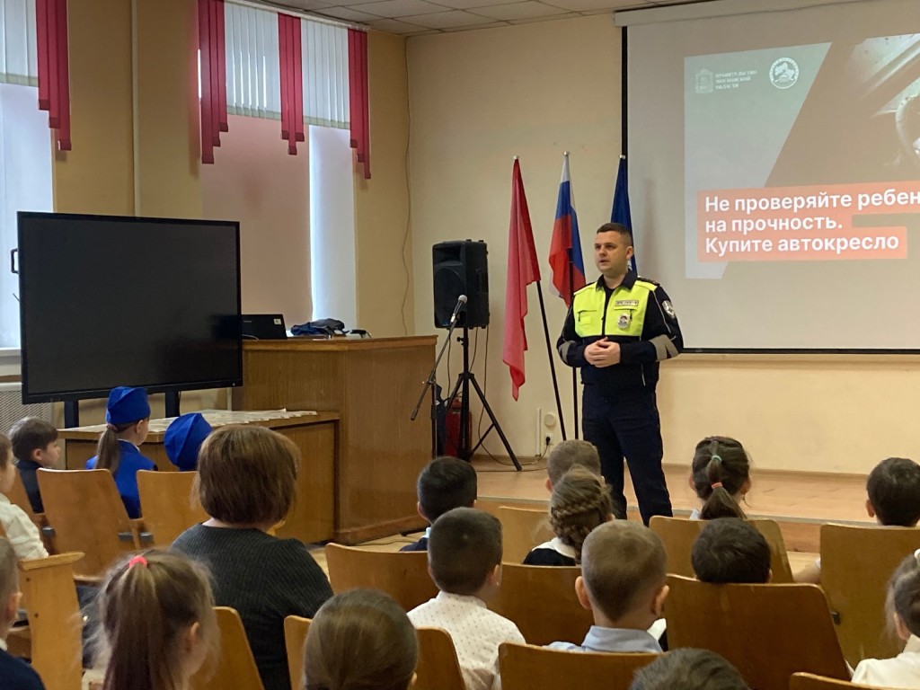Полицейские Сергиева Посада напомнили, что детское автокресло спасает жизни