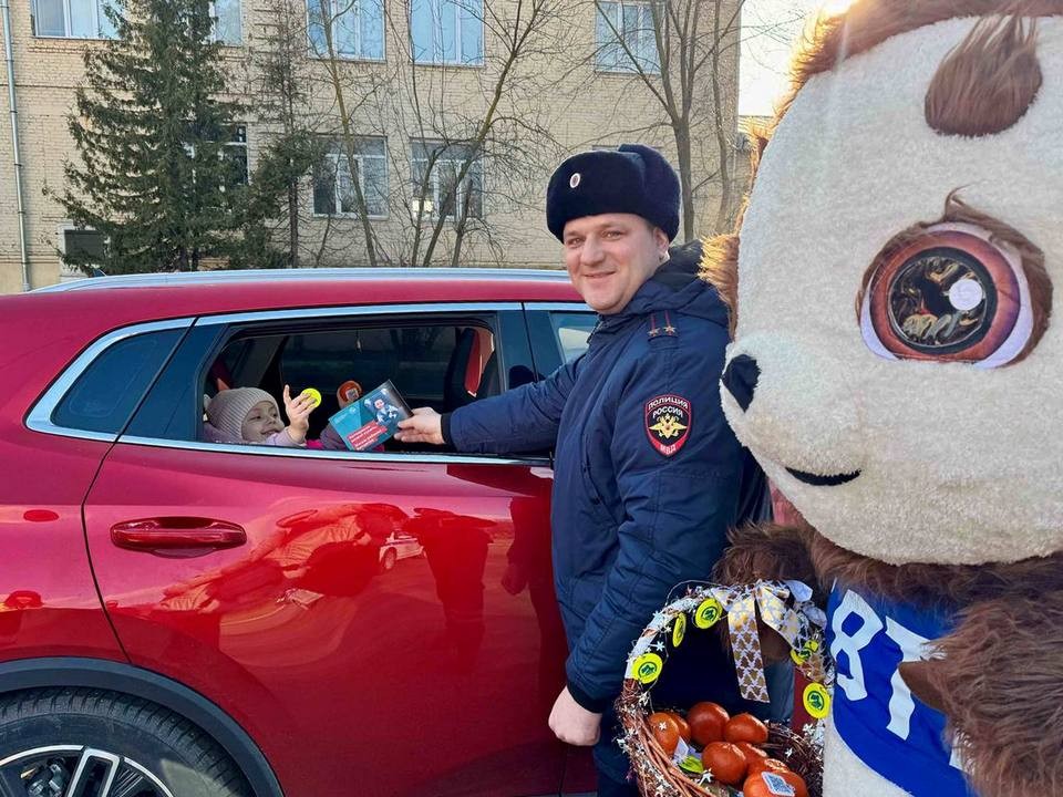 Чебурашка и автоинспекторы призвали луховицких водителей соблюдать правила движения