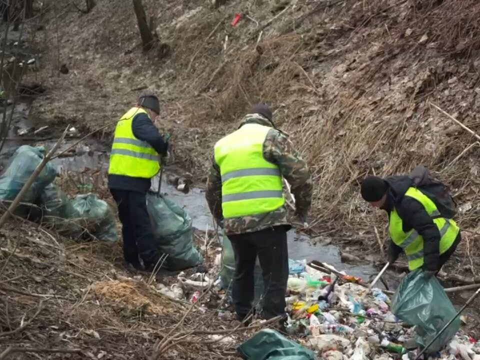 Улицу Матросова в Орехово-Зуеве очистили от мусора