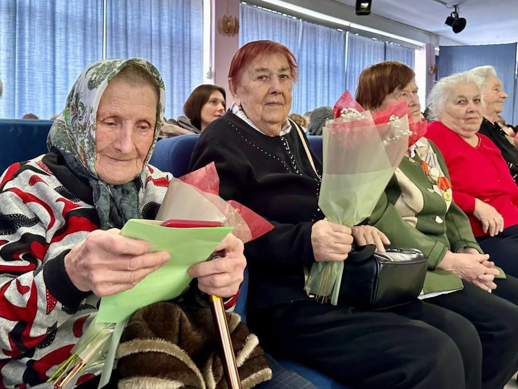 Колычево помнит: ветеранам вручили медали к 80-летию Великой Победы