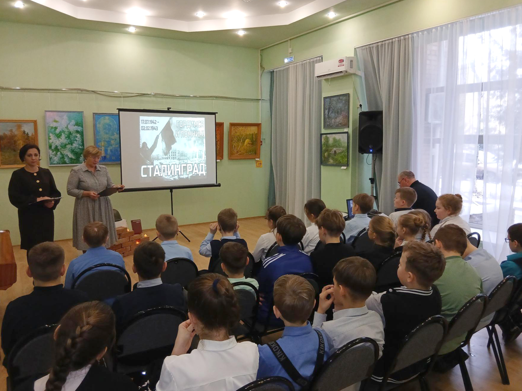 Мужество защитников Сталинграда зарайские школьники почтили минутой молчания