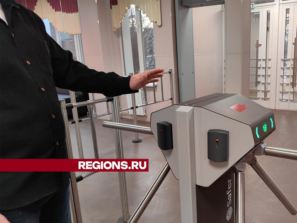 Турникеты, металлоискатели, видеонаблюдение обеспечивают безопасность школьников