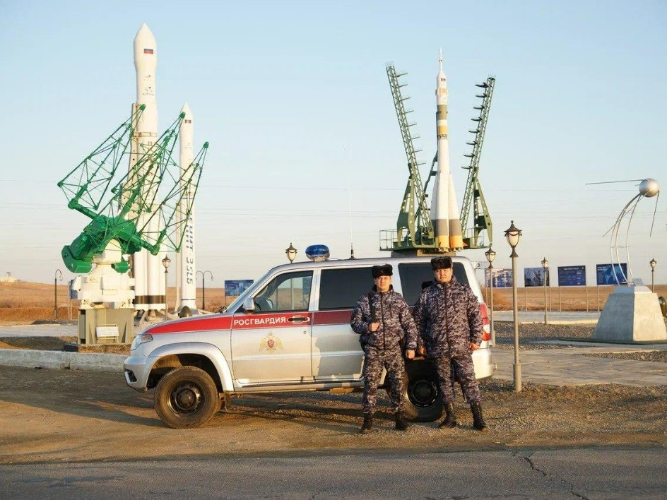 Росгвардейцы Подмосковья отметили на Байконуре день рождения вневедомственной охраны