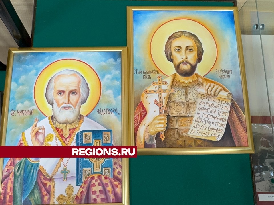 Художник из Солнечногорска передал иконы бойцам СВО