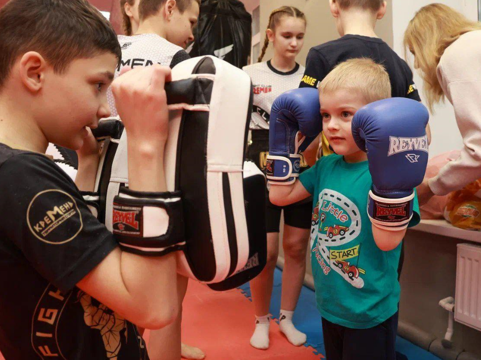 В Протвине прошло первое занятие по муай-тай для детей бойцов СВО