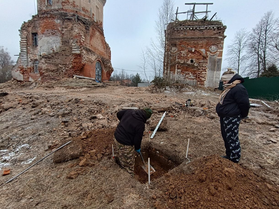 Артефакты откопали археологи у разрушенного храма в Юрлове