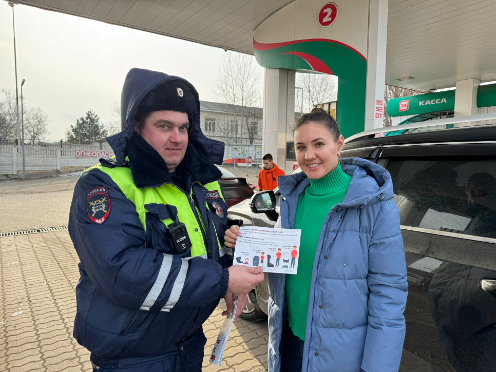 Водителям напомнили правила дорожного движения на местной АЗС