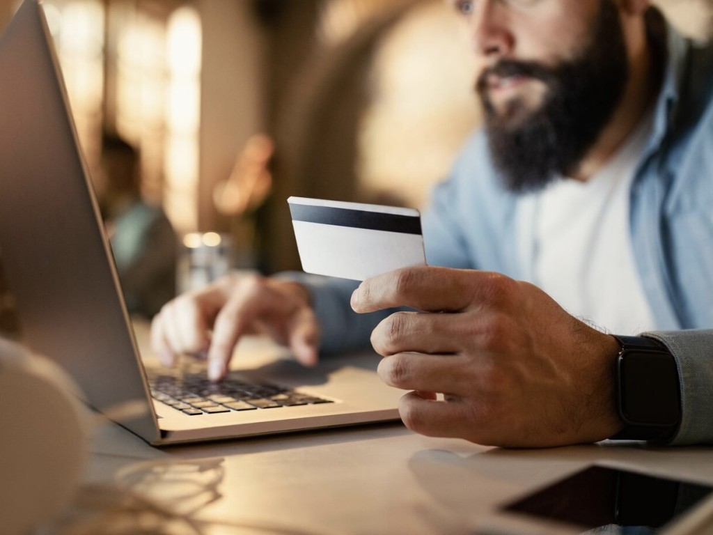 В ФНС раскрыли, будут ли взимать налог за переводы с карты на карту в Подмосковье