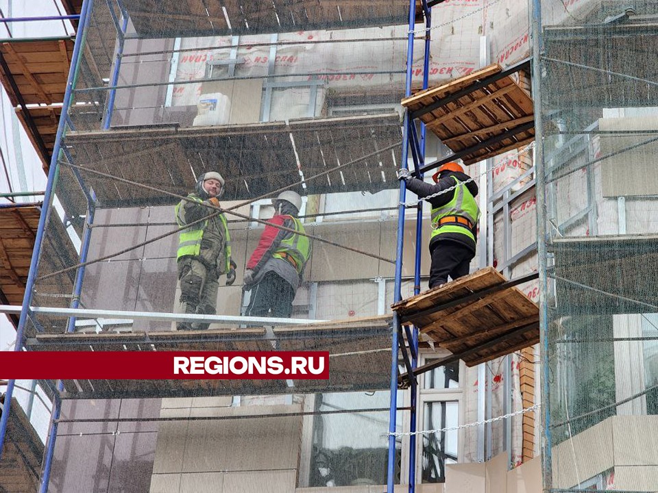 Капремонт фасада дома на улице Красная в Солнечногорске закончат раньше срока