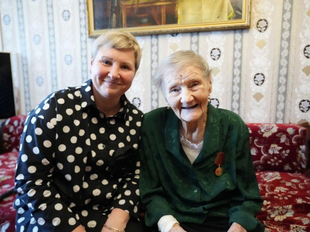 Глава Сергиева Посада поздравила ветерана со 100-летием