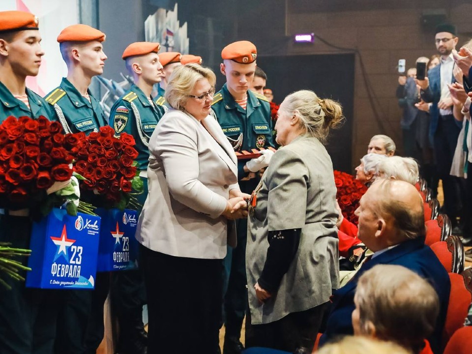 Юбилейные медали в честь 80-летия Победы вручили химчанам