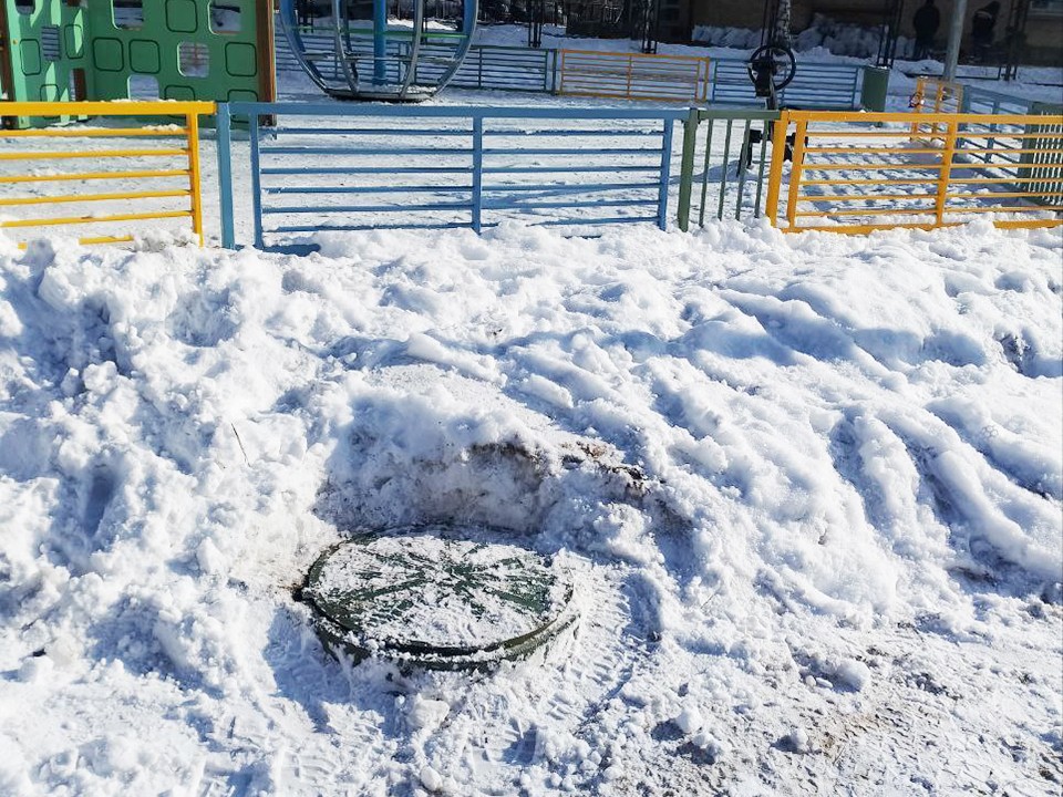 Дети в Пушкино больше не рискуют провалиться в колодец из-за открытого люка