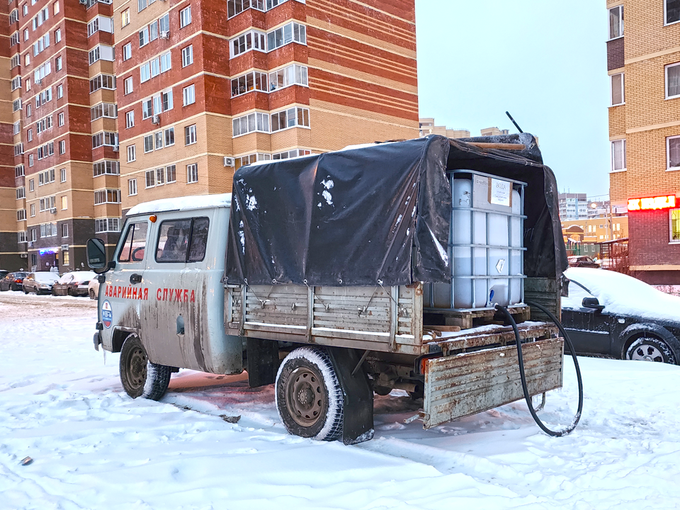 Жителям Свердловского питьевую воду доставляют пять дней в неделю