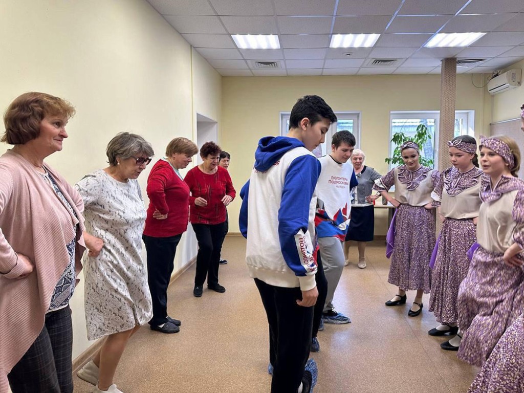 «Серебряные волонтеры» дали танцевальный мастер-класс пенсионерам Красноармейска