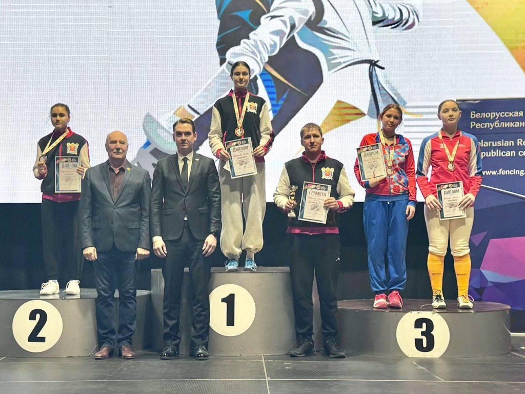 Дубненская спортсменка завоевала бронзу Открытого турнира Беларуси по фехтованию