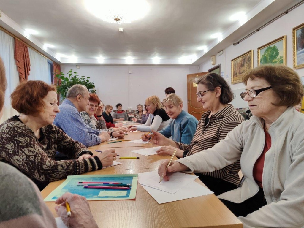 Пальчиковую гимнастику осваивают пенсионеры из Наро-Фоминска