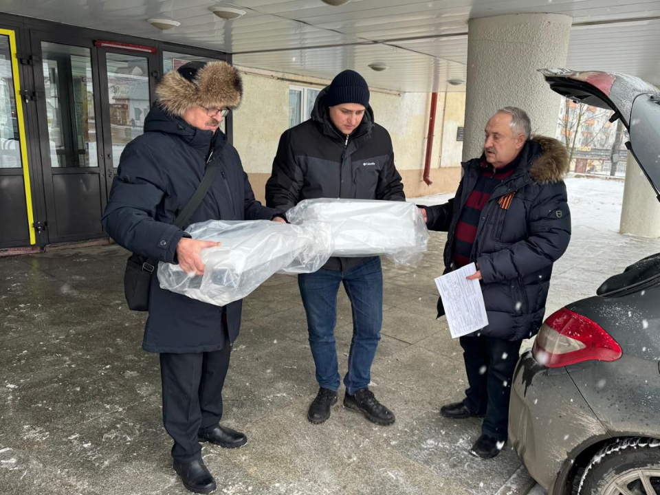 Можайский депутат передал волонтерам 250 кг парафина для изготовления бандажных свечей