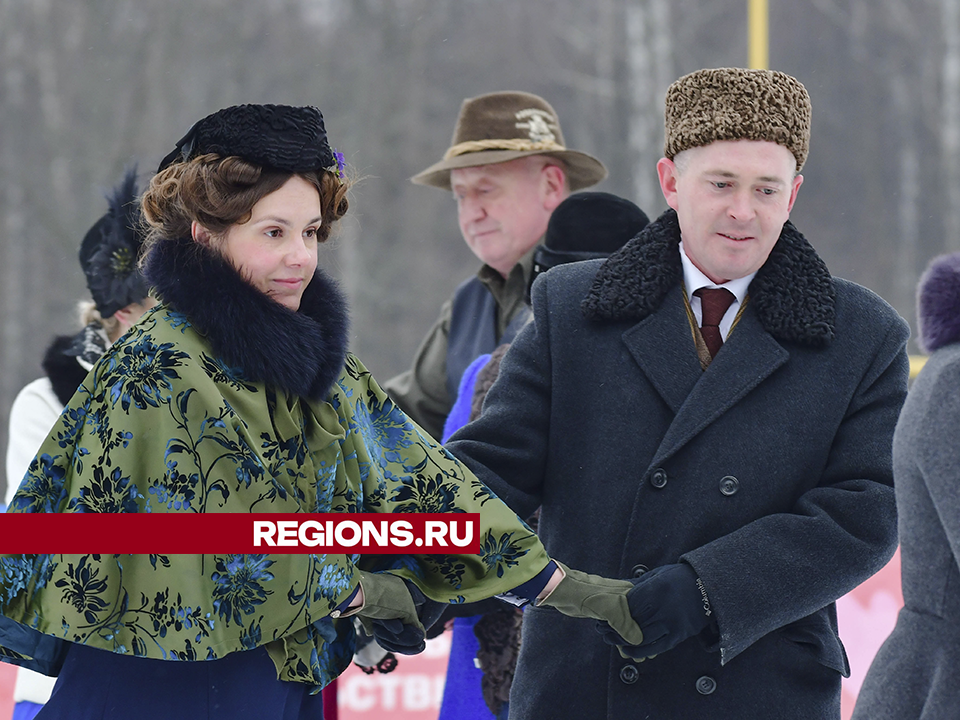 Как путешествовать не только по стране, но и во времени, рассказали любители исторических танцев