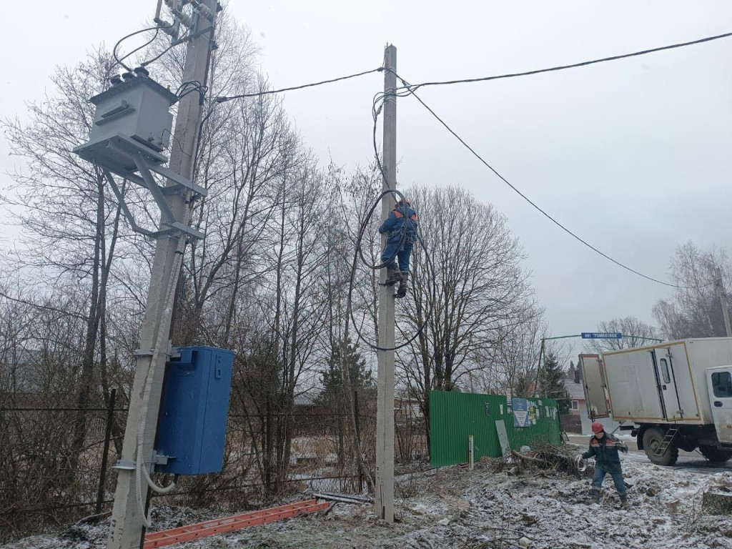 Жителей Наро-Фоминского СНТ подключают к новым электросетям до конца марта