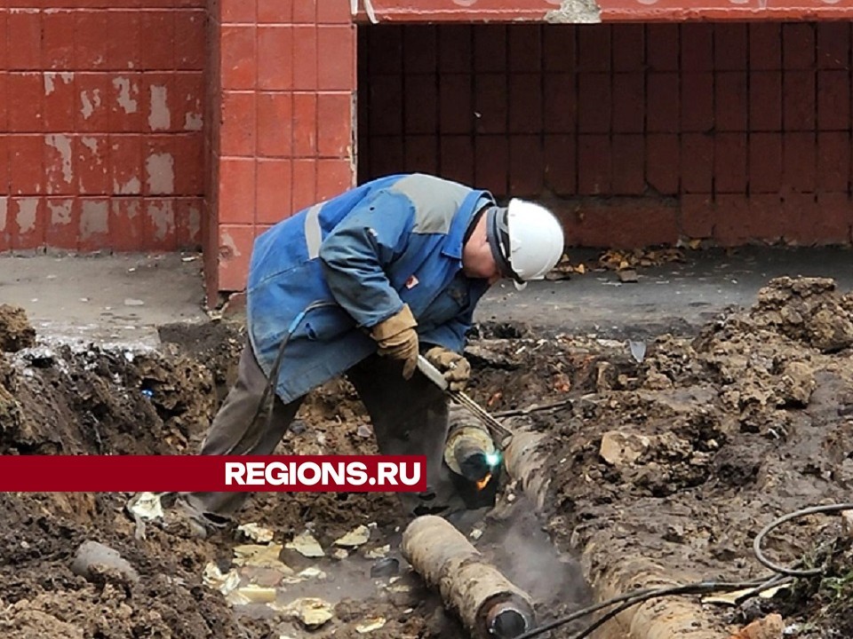 Повреждение на трубопроводе на улице Зои Космодемьянской устранят до конца дня