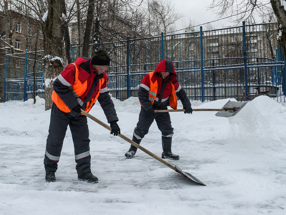 Дорожные службы Долгопрудного борются с гололедом на улицах Первомайская и Дирижабельная