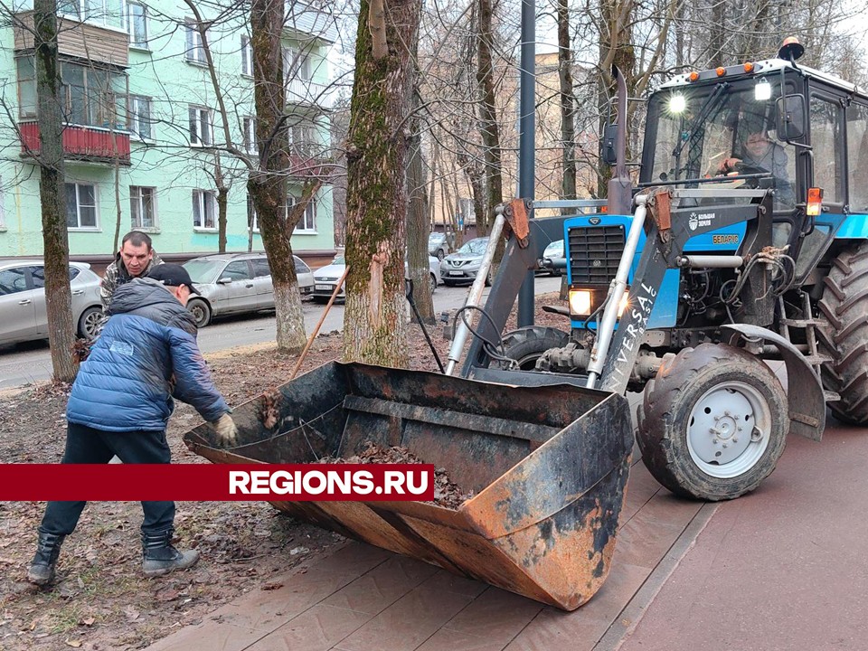 Тротуары и газоны на улице Пушкина привели в порядок