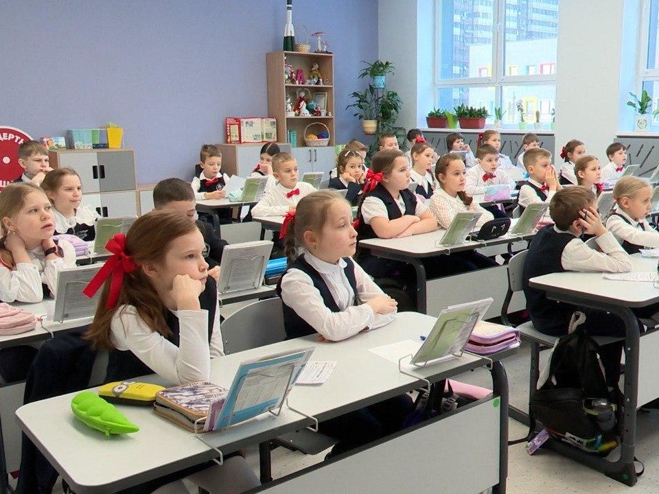 Больше 1000 детей сели за парты нового корпуса школы №10 Реутова