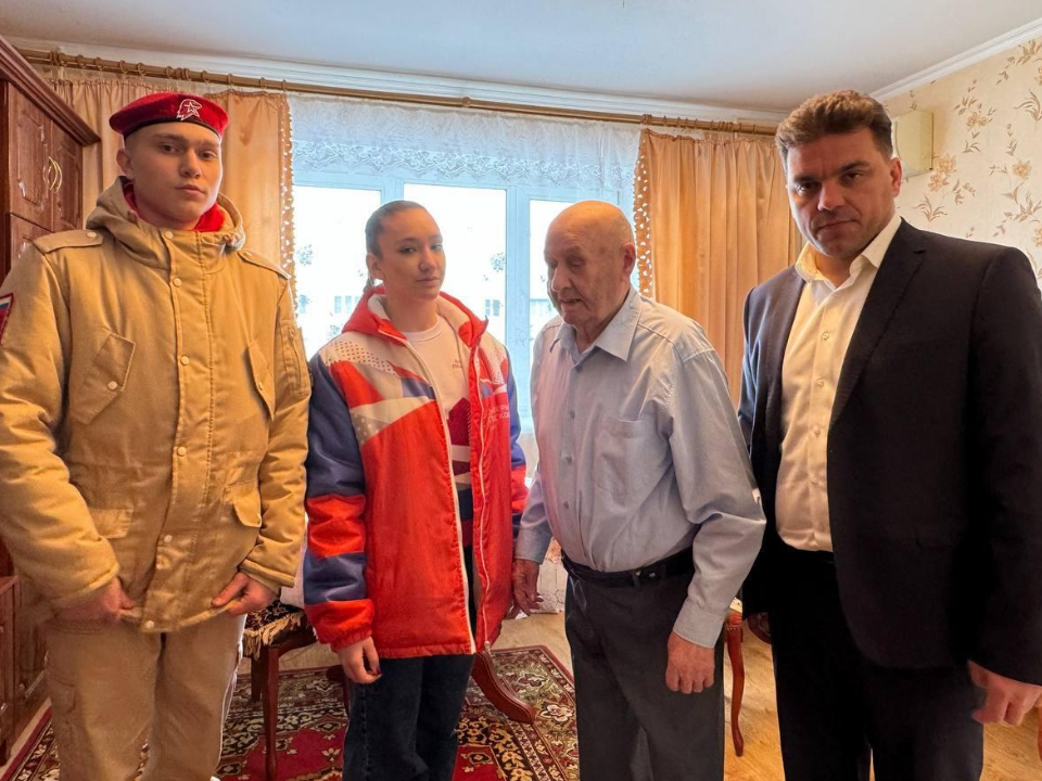 Памятную медаль и знак Почетного гражданина вручили ветерану ВОВ в Можайске