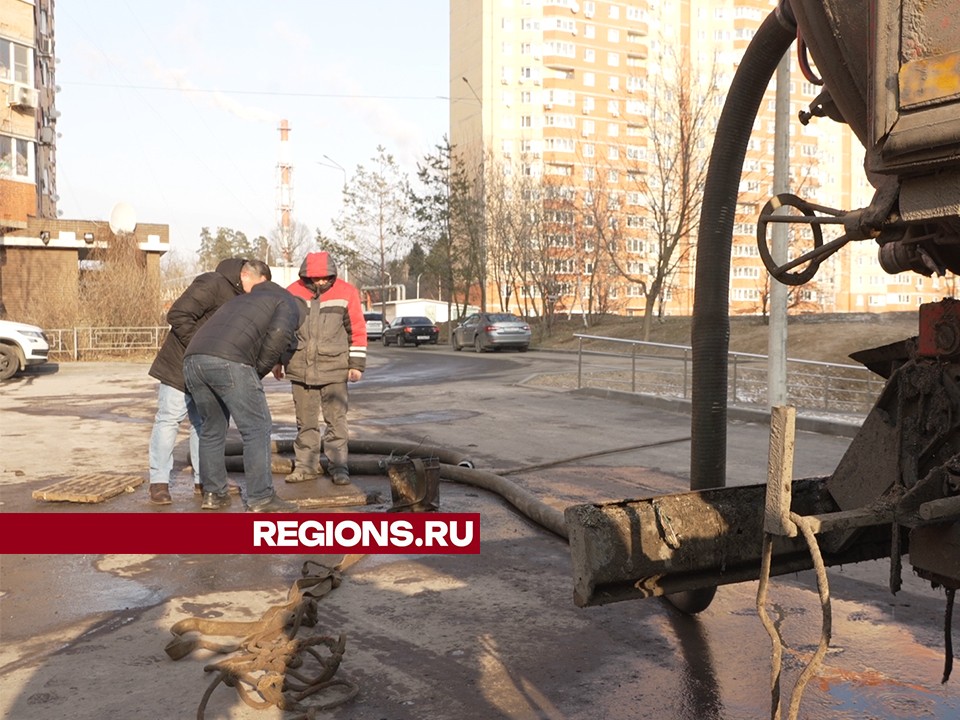 Во Власихе устранили засор ливневой канализации