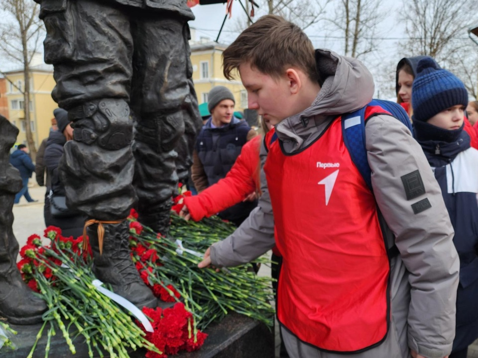 На Аллее славы в Кашире почтили память погибших воинов