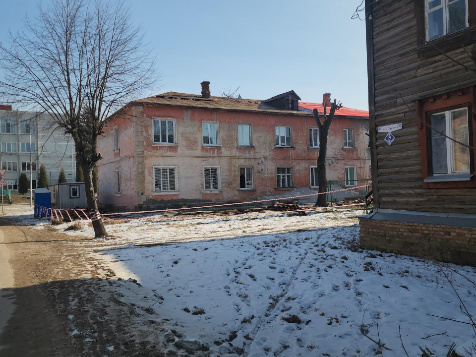 В Павловском Посаде начали капитальный ремонт крыши жилого дома на улице Каляева