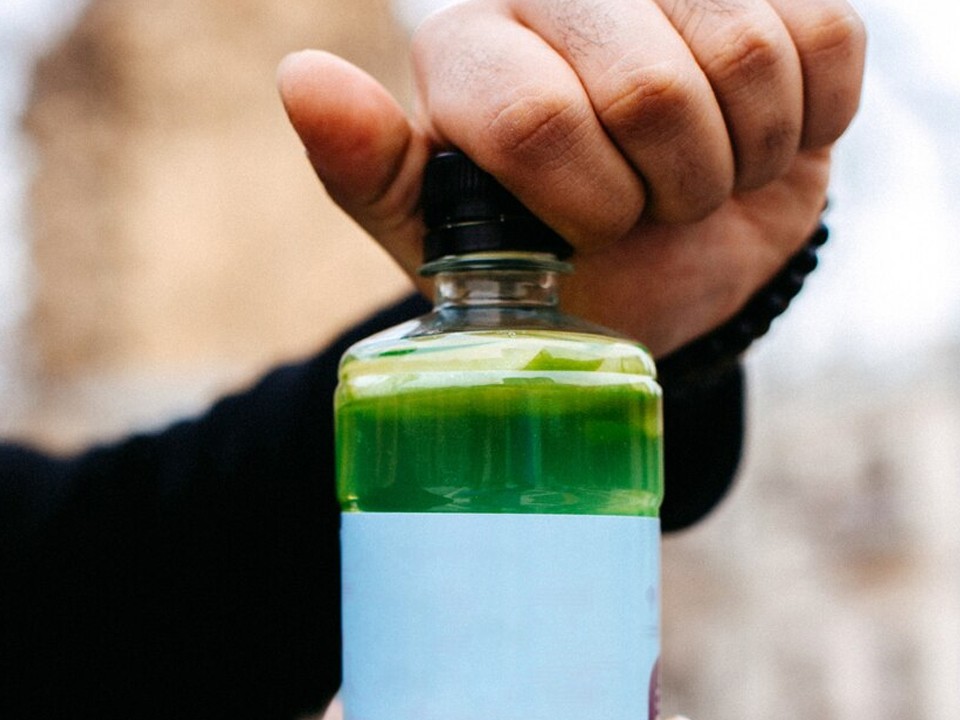 Продавцов в Подмосковье начнут штрафовать за продажу энергетиков детям