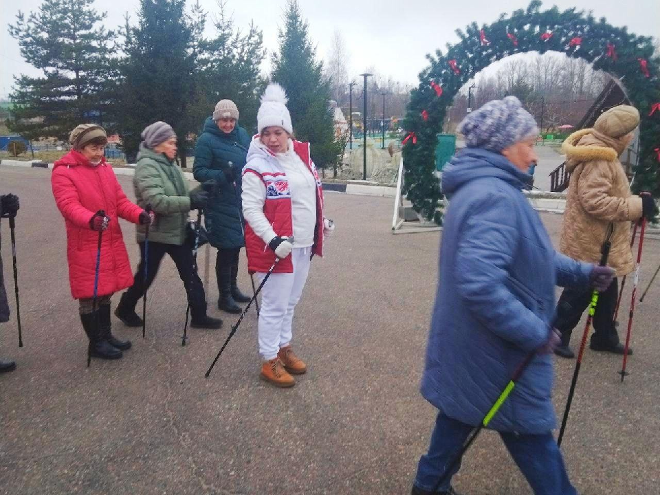 Дубненцы могут научиться технике скандинавской ходьбы у опытного инструктора