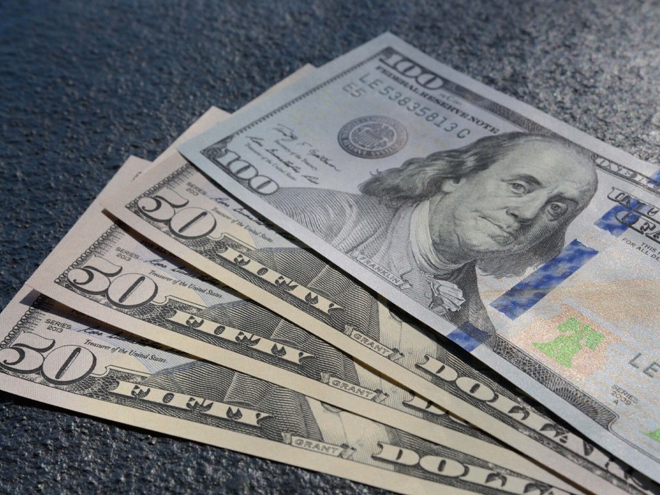 Жителям Подмосковья рассказали, как заработать на долларе