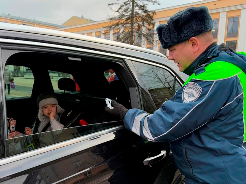 Королевские полицейские напомнили о важности детских автокресел и светоотражателей