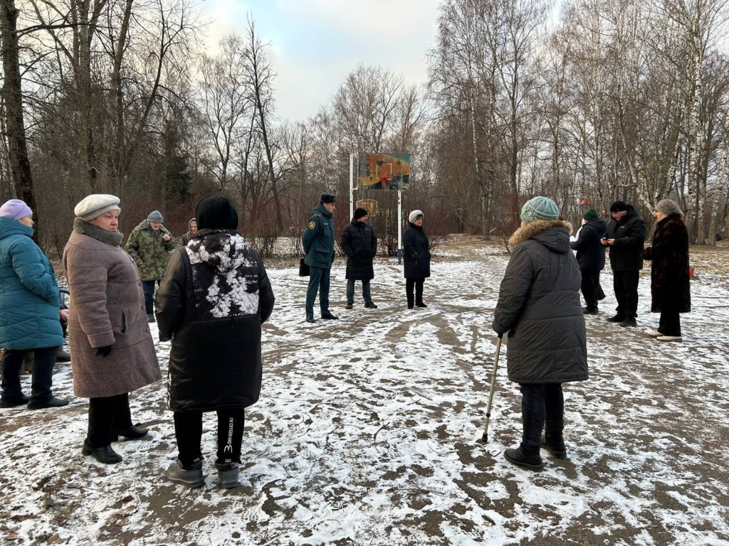 После пожара с двумя погибшими с жителями Малино-1 провели беседу