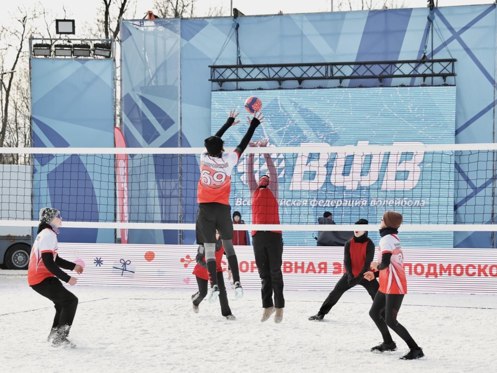 В Подмосковье разыграли медали чемпионата России по снежному волейболу