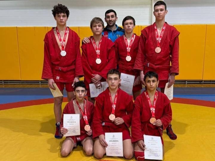 Самбисты из Сергиева Посада завоевали семь медалей на первенстве Подмосковья