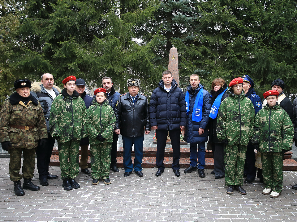 В Долгопрудном возложили цветы к могилам воинов-интернационалистов