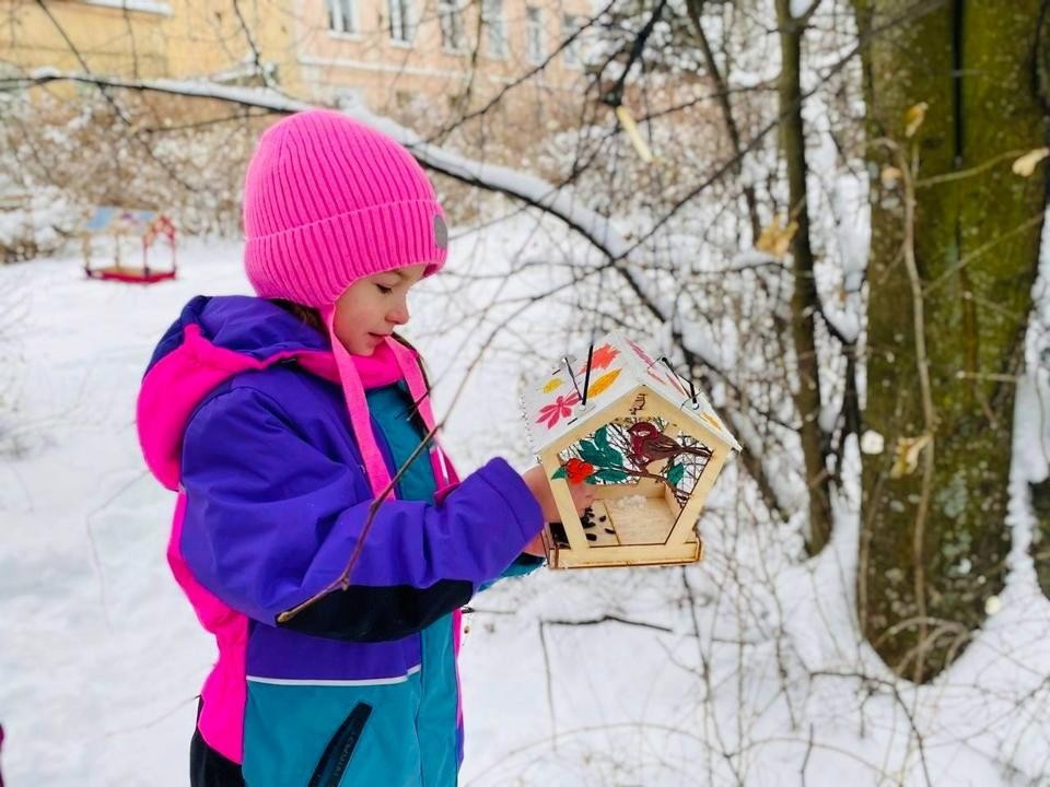 Детей научили правильно заботиться о птицах в Мытищах