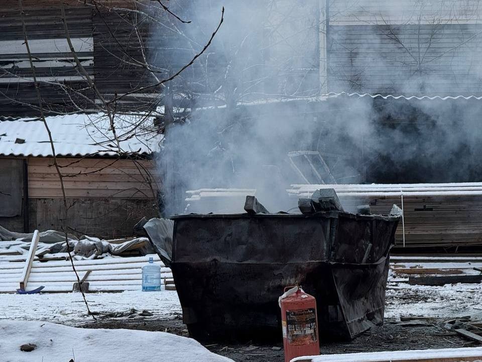 Экологи обнаружили источник дыма и запаха гари в микрорайоне Поселок Пироговский