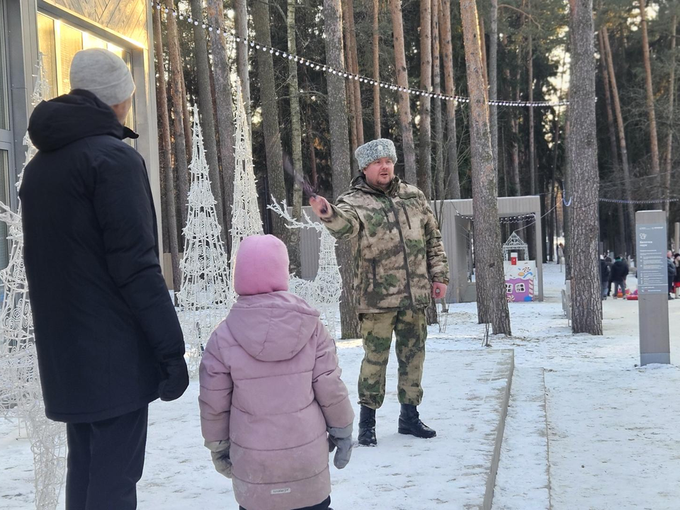 Казаки учили жуковчан укреплять кистевые суставы с помощью упражнений с шашкой