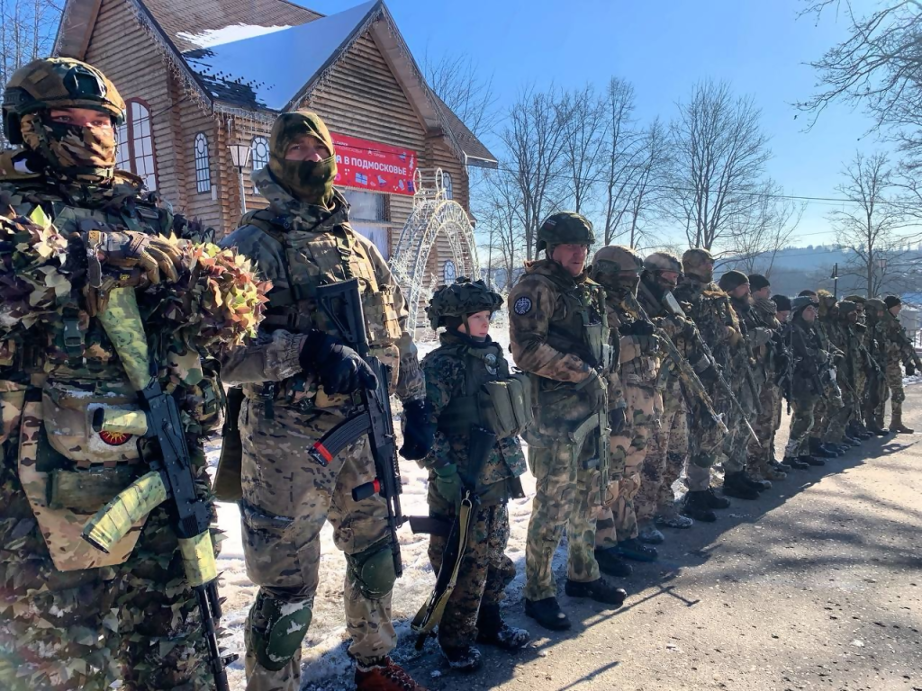 В парке «Городок» ружане разбирали оружие и учились делать окопные свечи