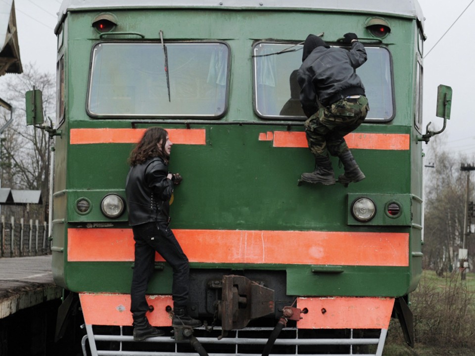 Очередных подростков-зацеперов сняли на видео в Подмосковье