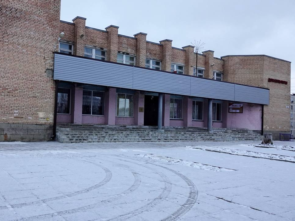 Жителям Марьино пообещали спасти Дом культуры с протекающей крышей