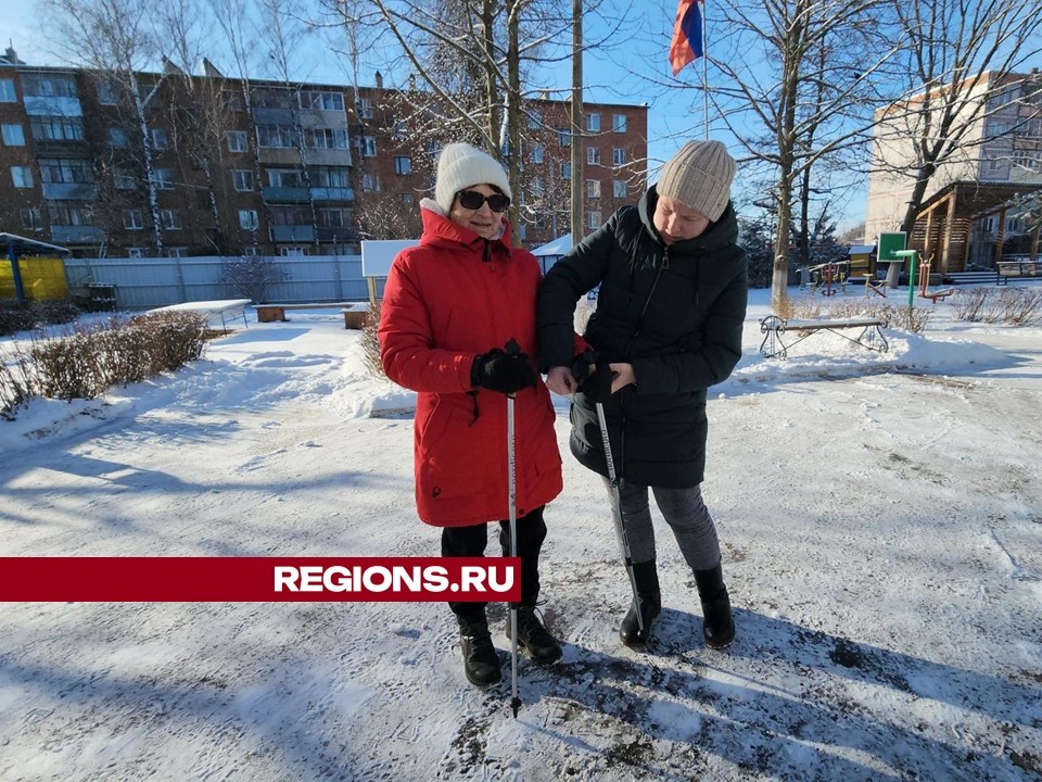 В социальном центре «Серпуховский» открыли уроки скандинавской ходьбы для незрячих