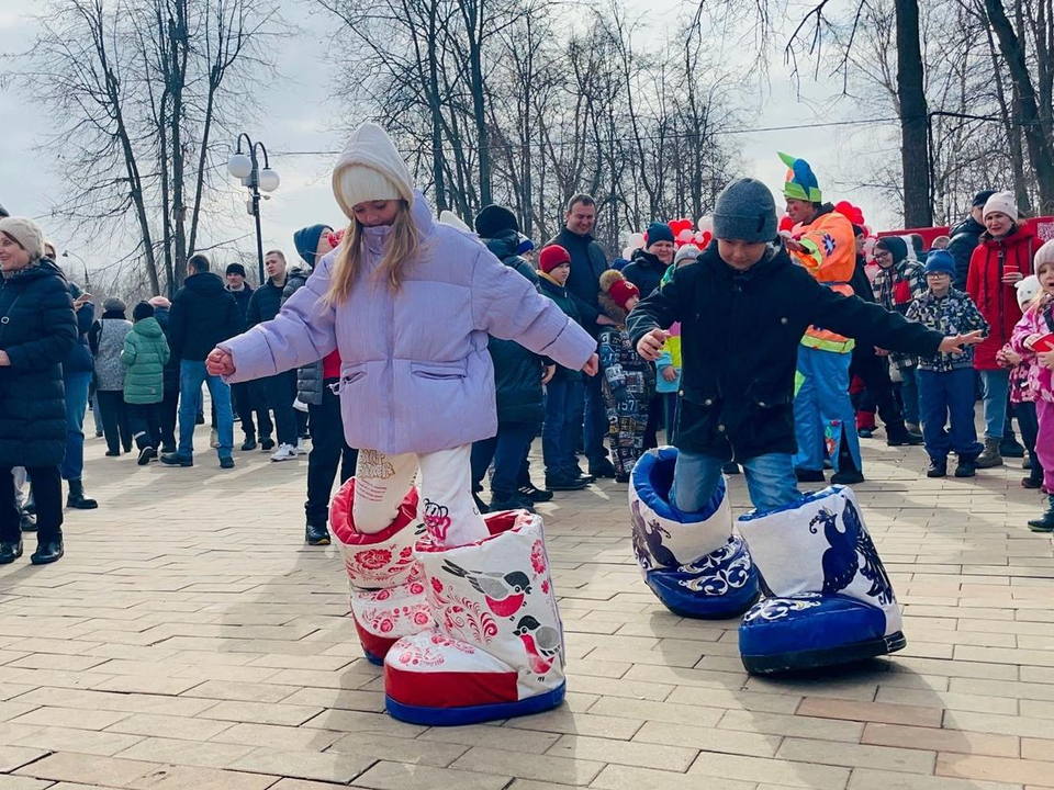 В парках Люберец каждый день - праздник масленицы