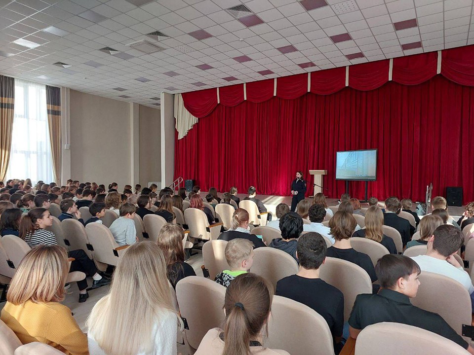 Подросткам в Ашукине рассказали о наказаниях за нарушения на железной дороге