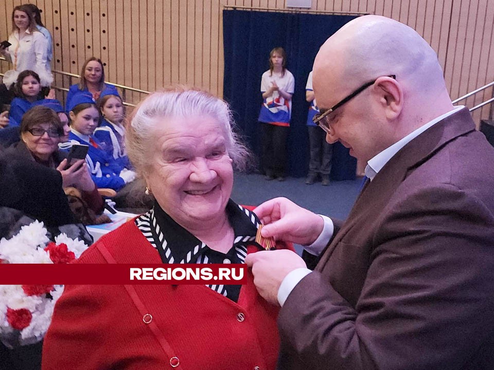 Памятные медали к 80-летию Победы вручили ветеранам в Лосино-Петровском