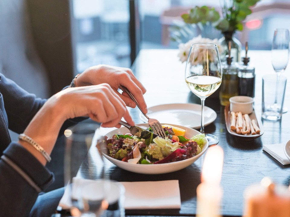 Юрист объяснил, почему рестораны в Подмосковье работают «до первой проверки»